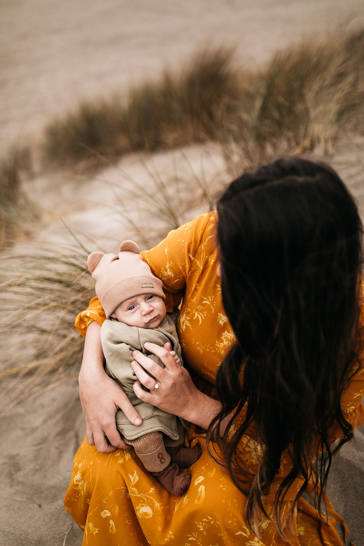 gloomy-ocean-beach-sf-newborn-lifestyle-session-10