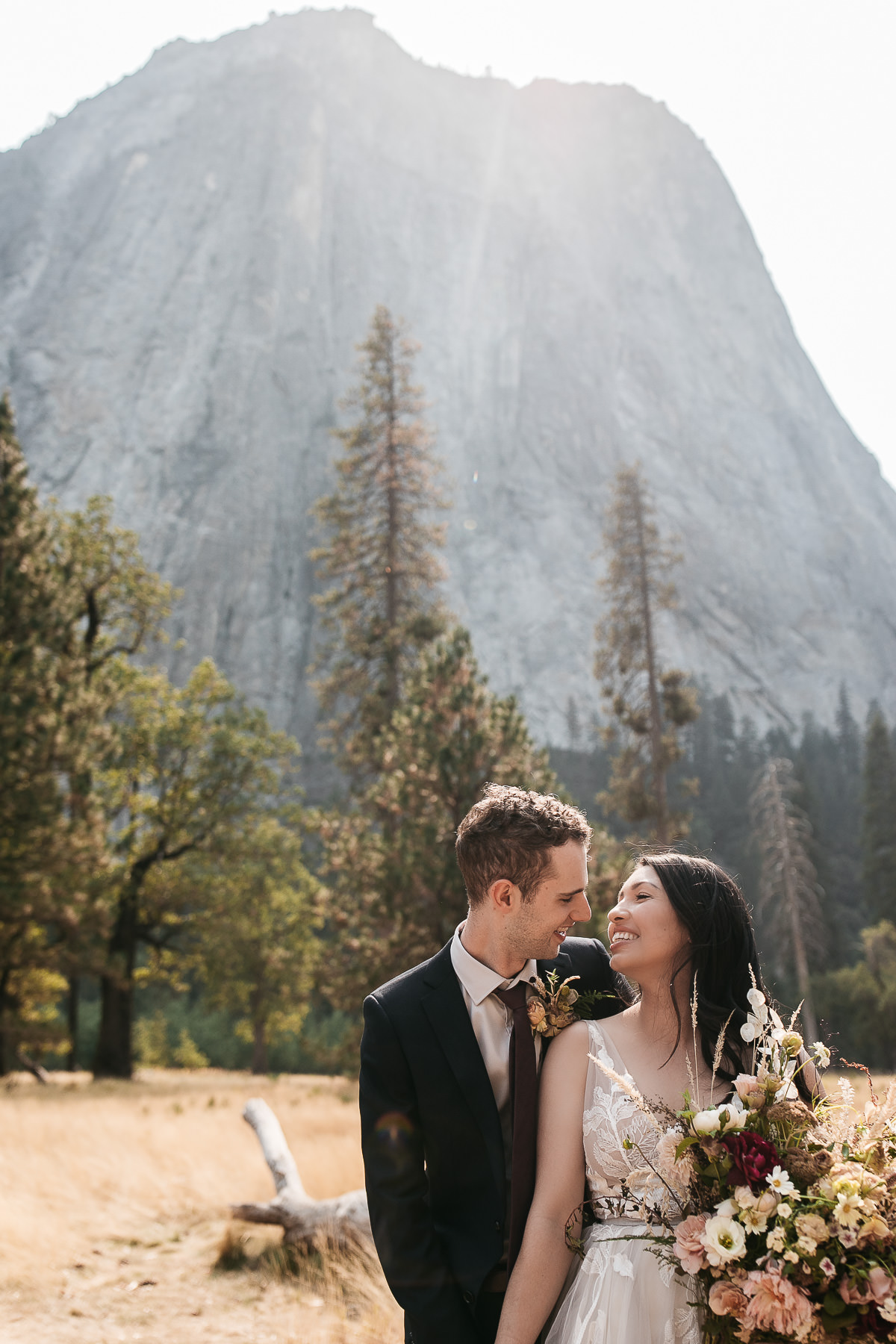yosemite-cathedral-lake-hiking-sunset-elopement-19