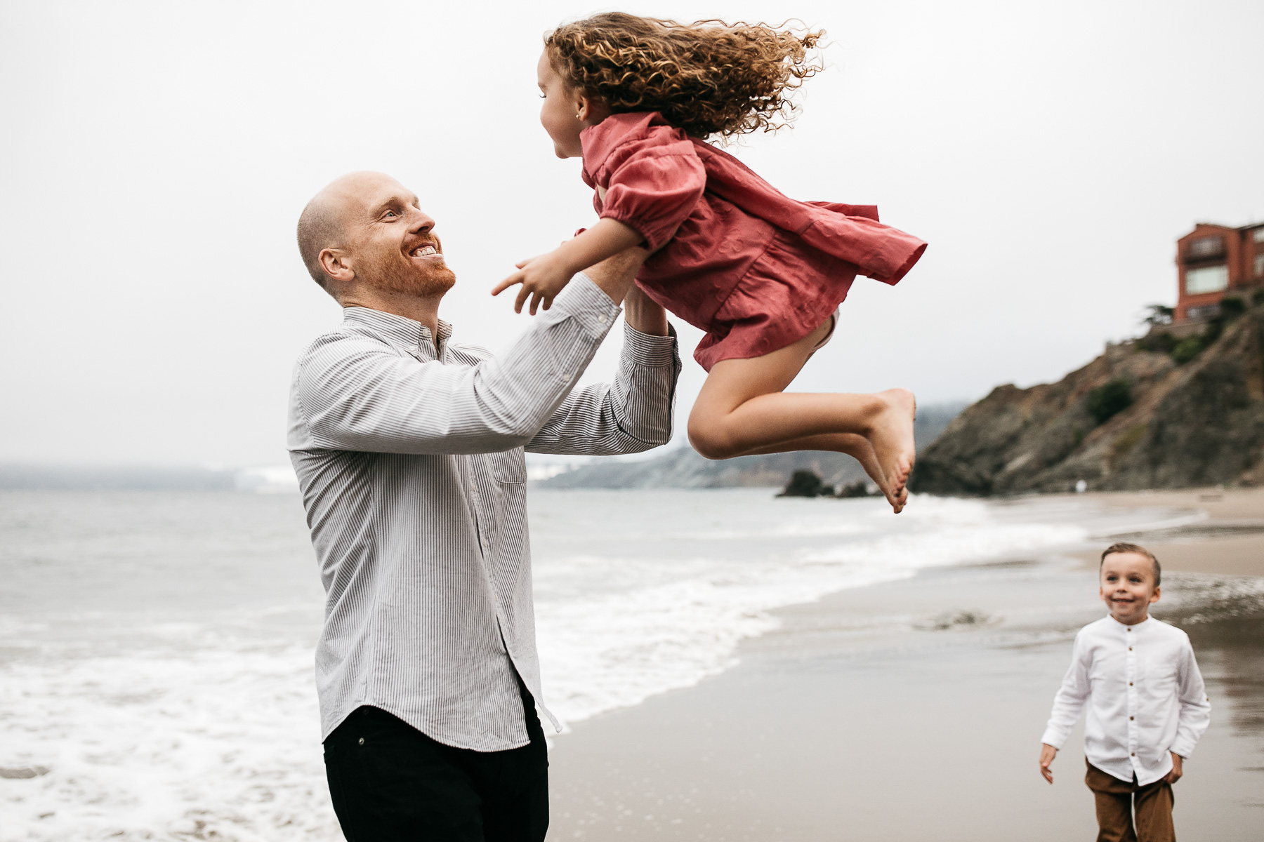 summer-foggy-china-beach-lifestyle-family-session-6