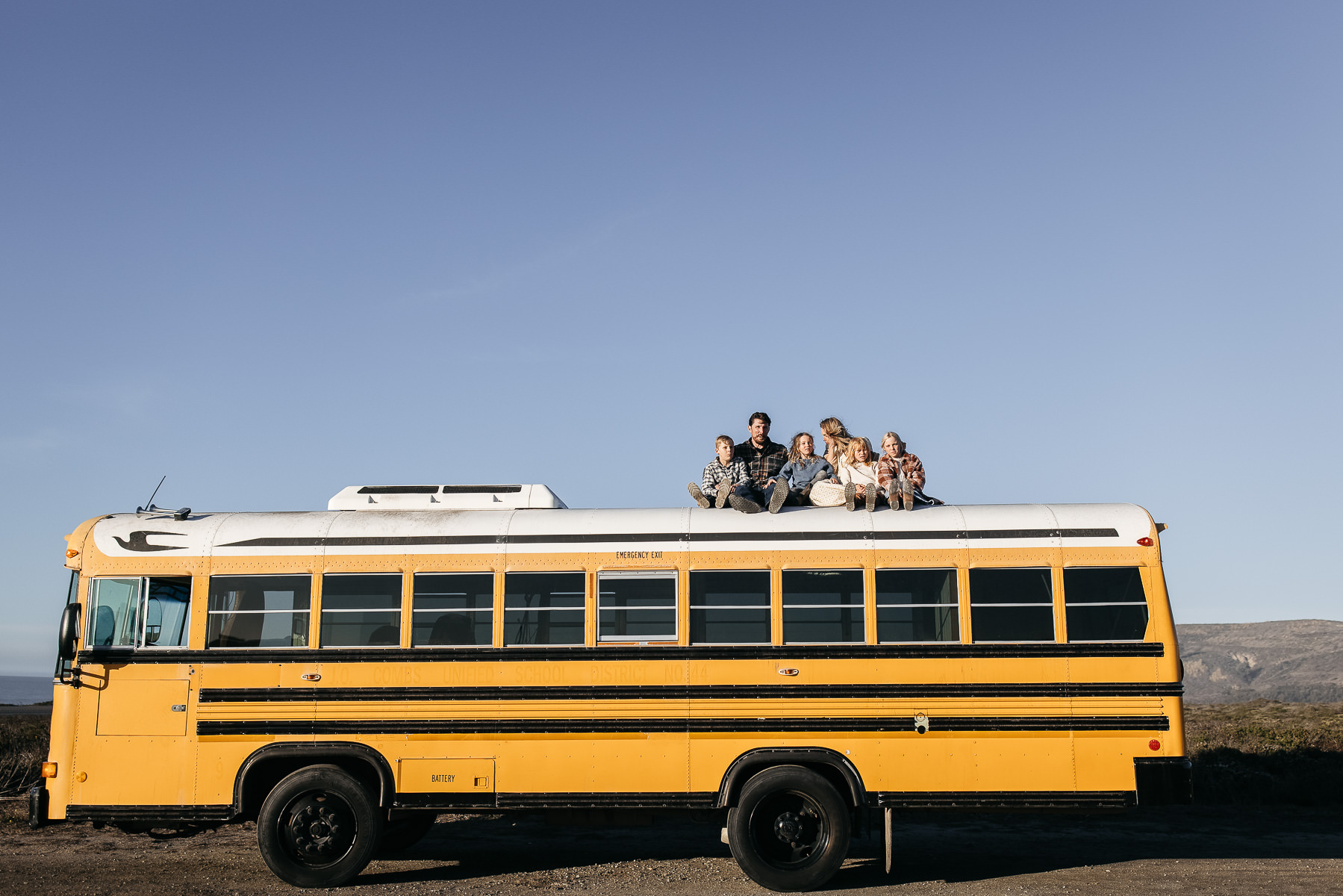 pescadero-beach-school-bus-lifestyle-sunset-family-session-4