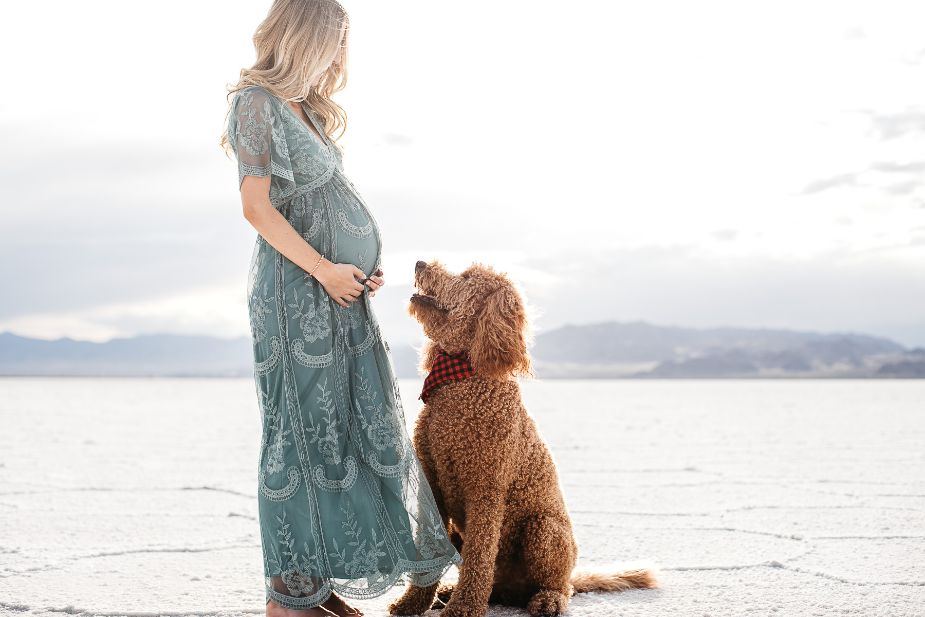 salt-lake-city-utah-salt-flats-lifestyle-maternity-session-26