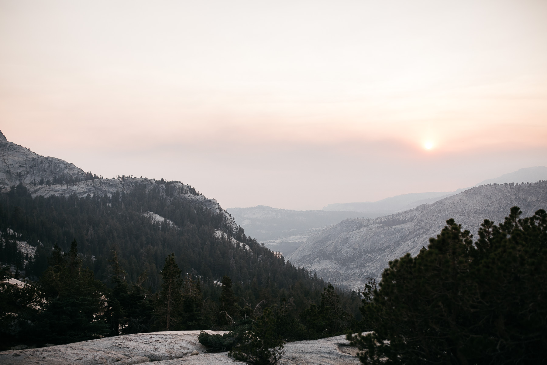 yosemite-cathedral-lake-hiking-sunset-elopement-59