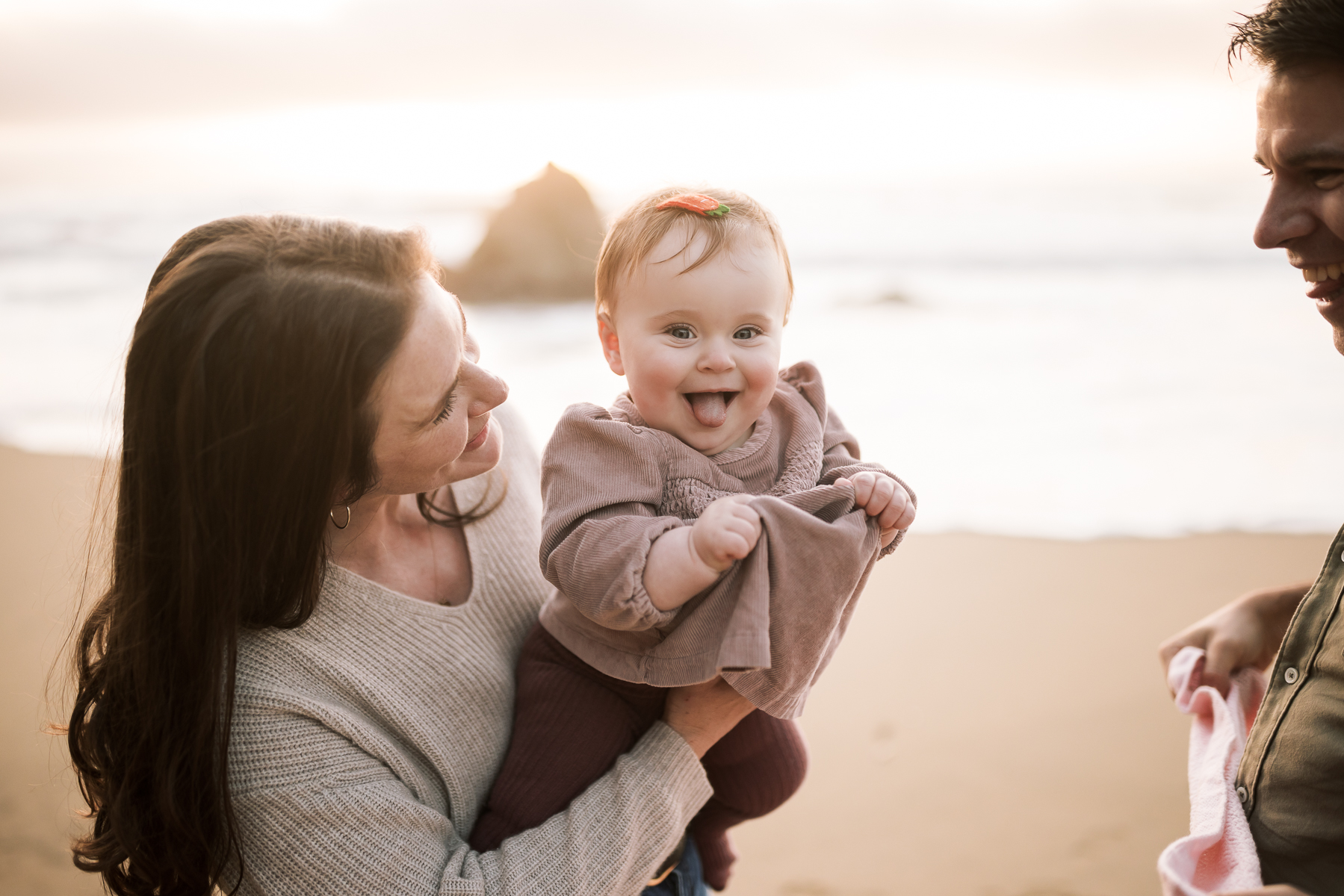 Half-moon-bay-golden-light-fall-beach-family-session-39