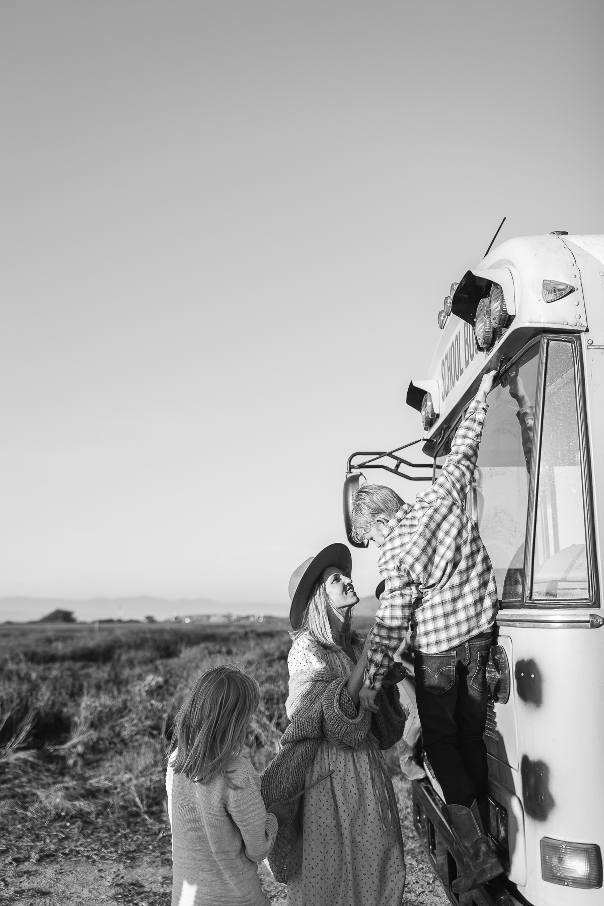 pescadero-beach-school-bus-lifestyle-sunset-family-session-21