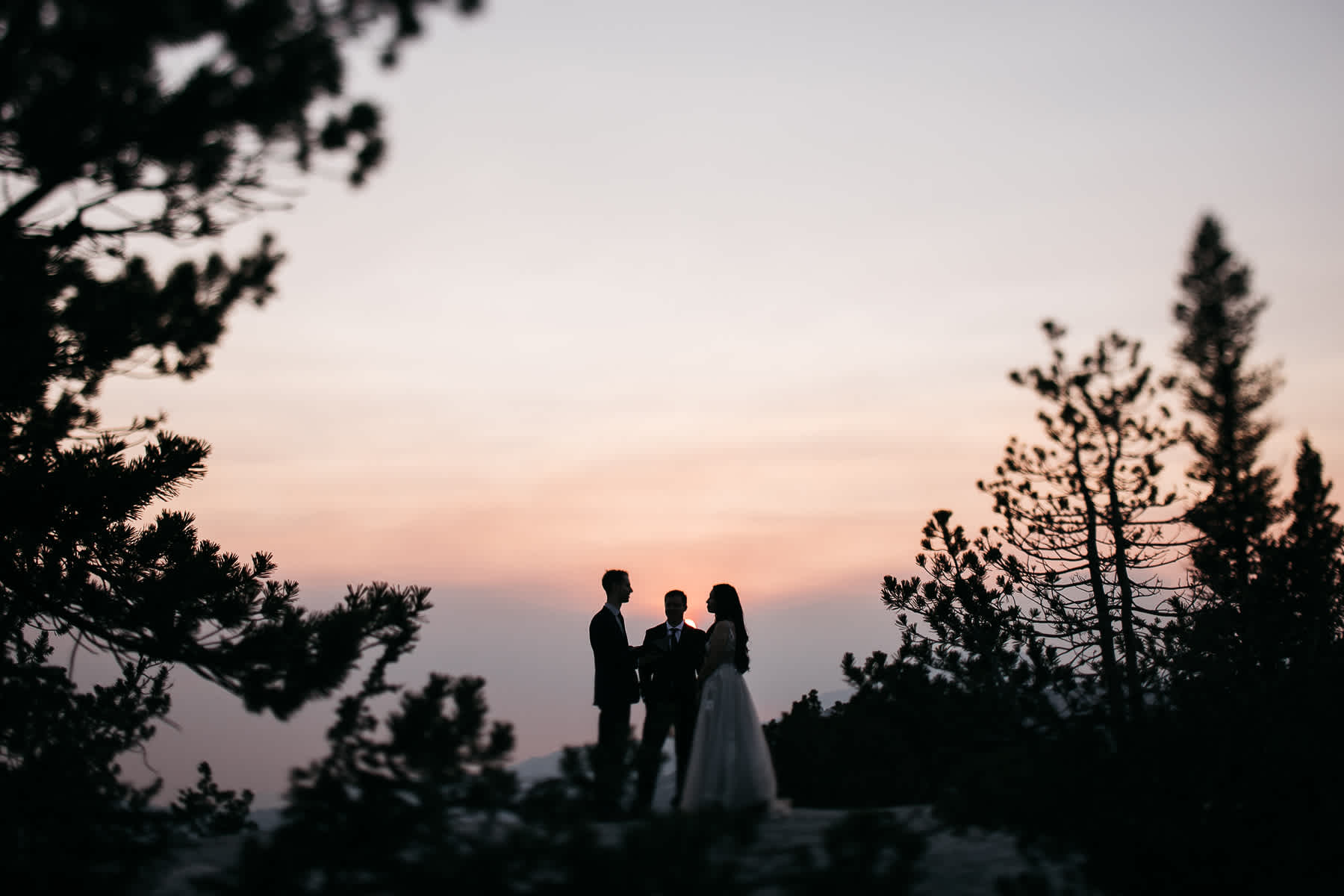 yosemite-cathedral-lake-hiking-sunset-elopement-66