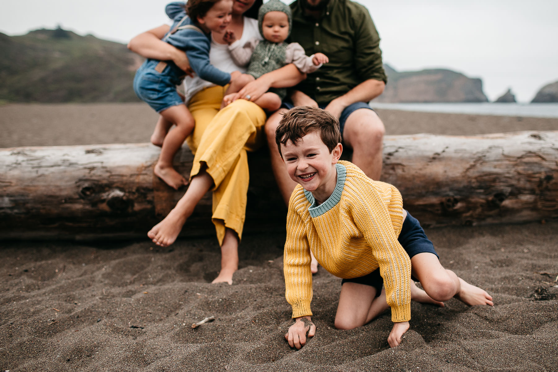 rode-beach-summer-gloomy-family-session-12