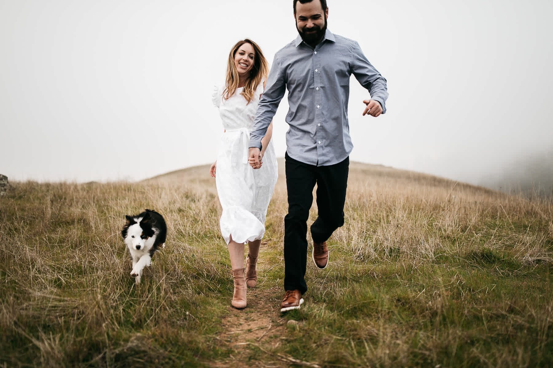 mt-tam-foggy-winter-engagement-session-australian-shepherd-puppy-23