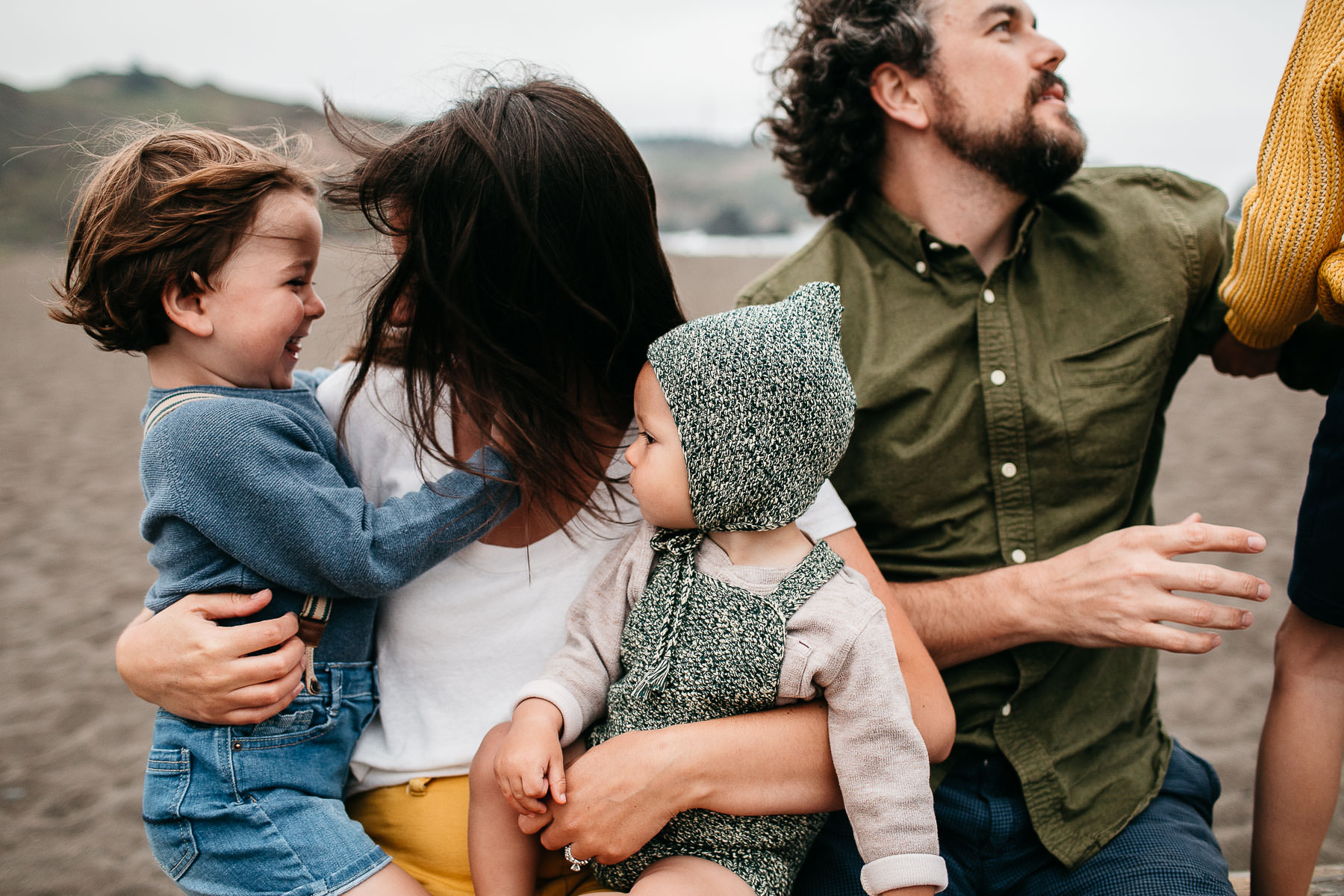rode-beach-summer-gloomy-family-session-10