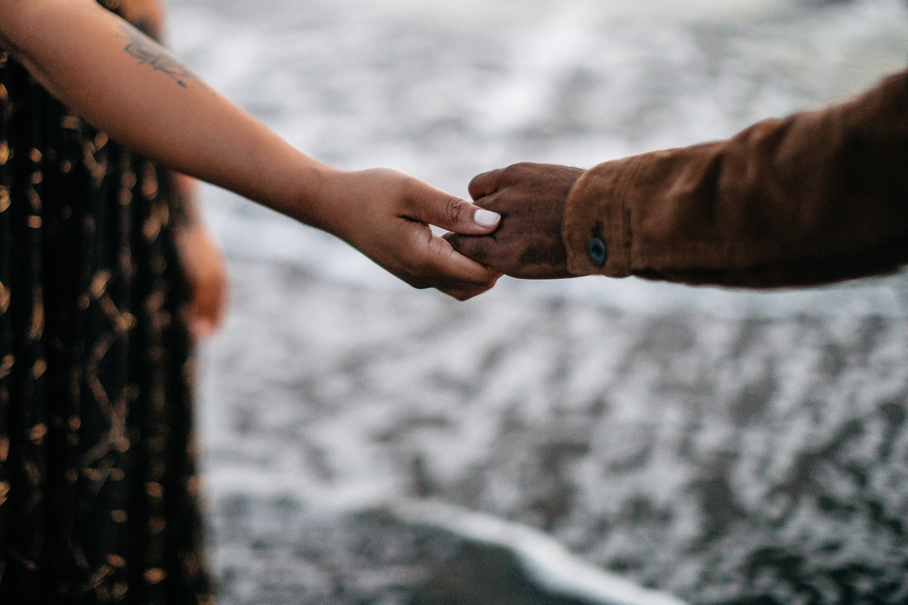 muir-beach-ca-spring-lifestyle-engagement-session-42