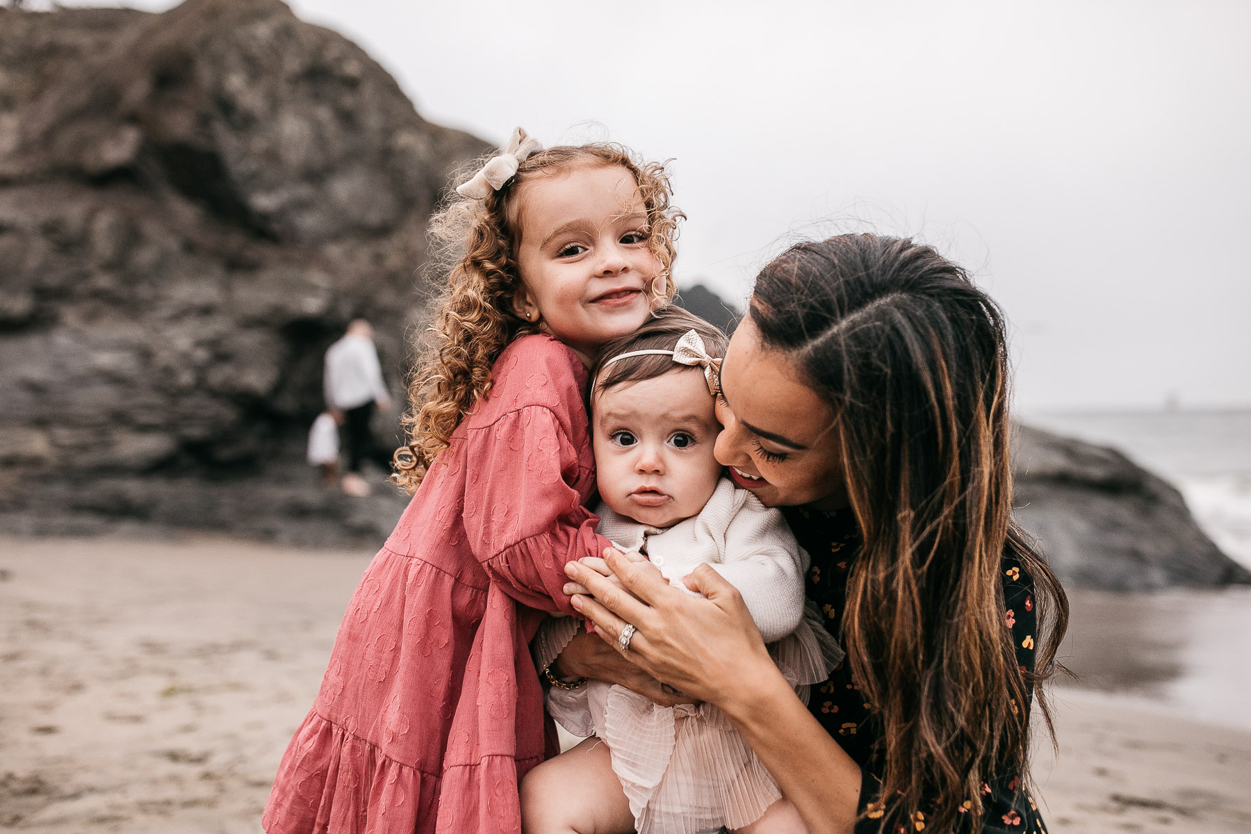 summer-foggy-china-beach-lifestyle-family-session-5