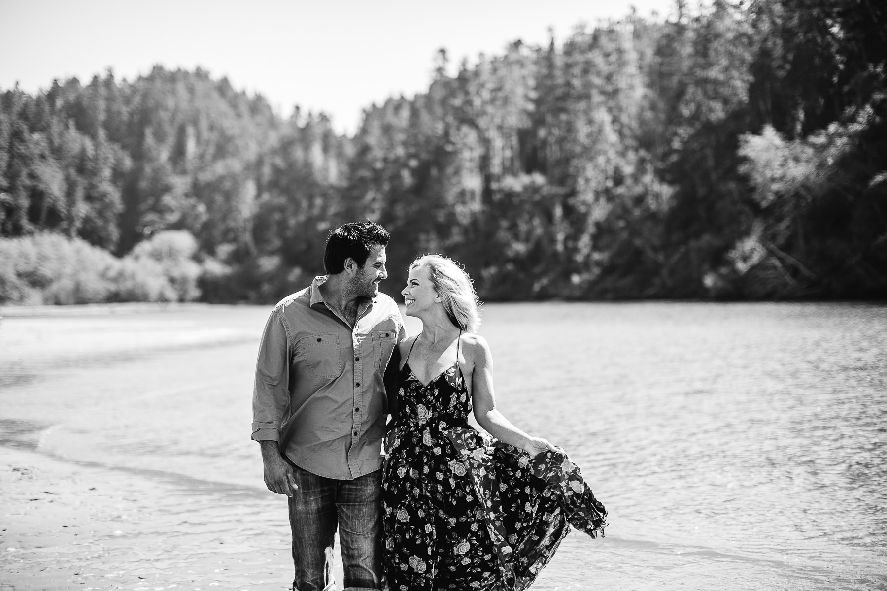 mendocino-grove-ca-glamping-waterside-anniversary-session-golden-retriever-56