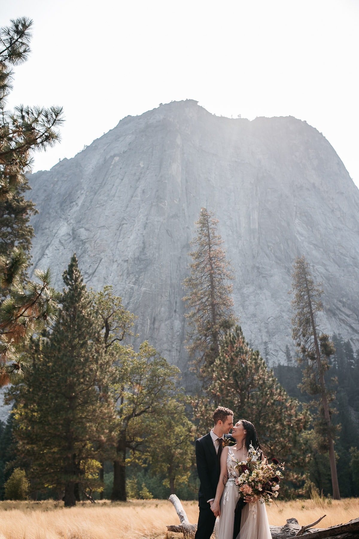 yosemite-cathedral-lake-hiking-sunset-elopement-17