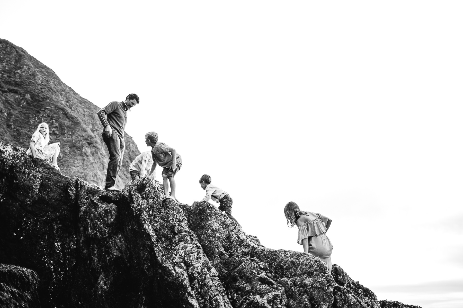half-moon-bay-ca-sunset-family-lifestyle-session-golden-light-13