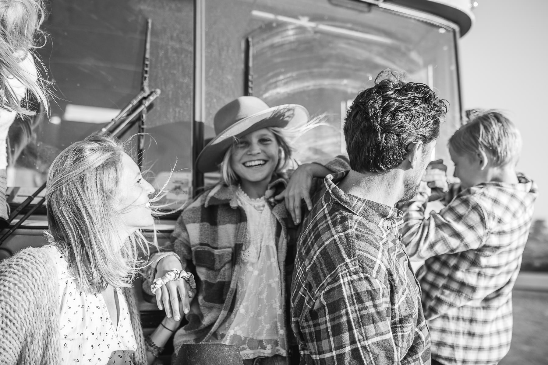pescadero-beach-school-bus-lifestyle-sunset-family-session-12