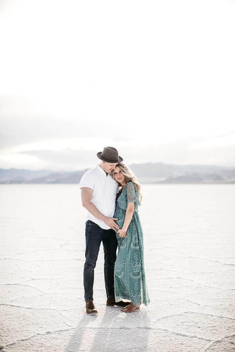 salt-lake-city-utah-salt-flats-lifestyle-maternity-session-25