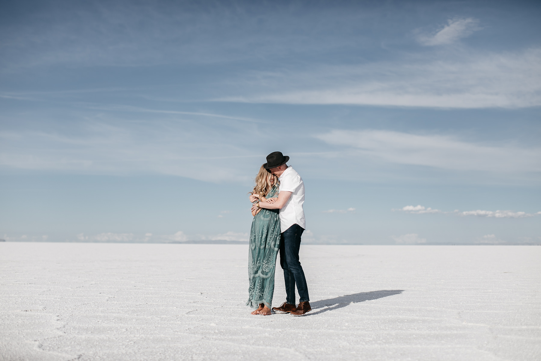 salt-lake-city-utah-salt-flats-lifestyle-maternity-session-20