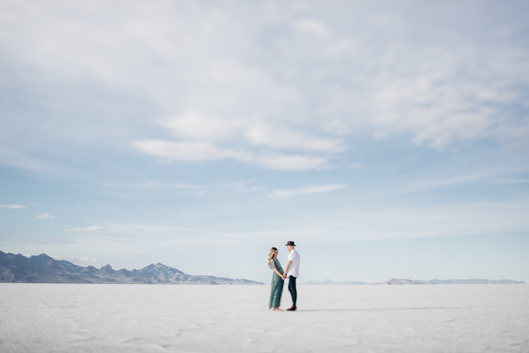 bonneville-utah-salt-flats-lifestyle-maternity-shoot-39
