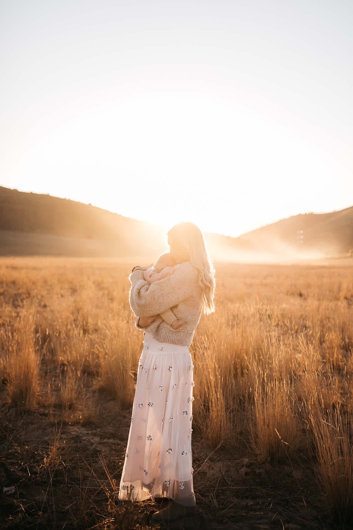 golden-hills-sunset-lifestyle-session-family-with-goldendoodle-14