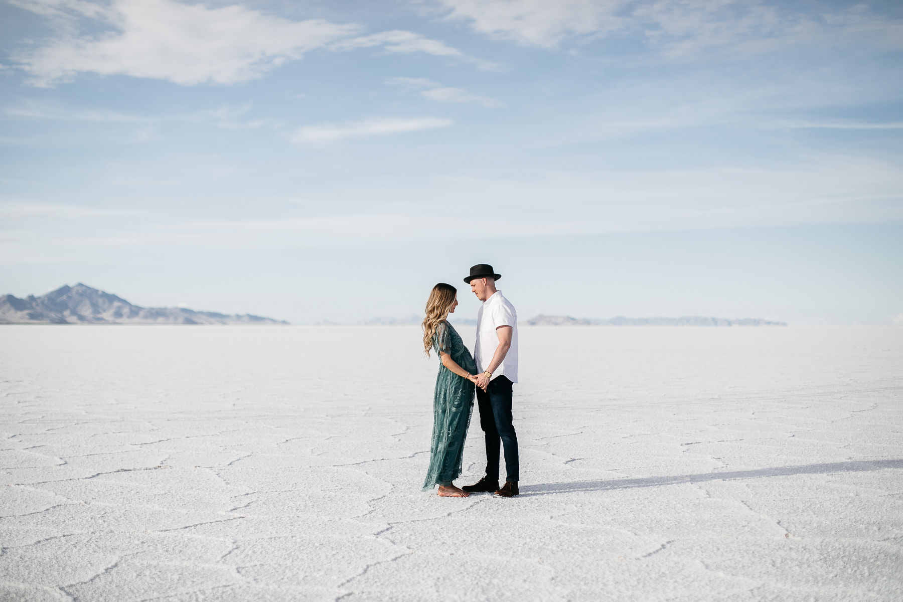 salt-lake-city-utah-salt-flats-lifestyle-maternity-session-10