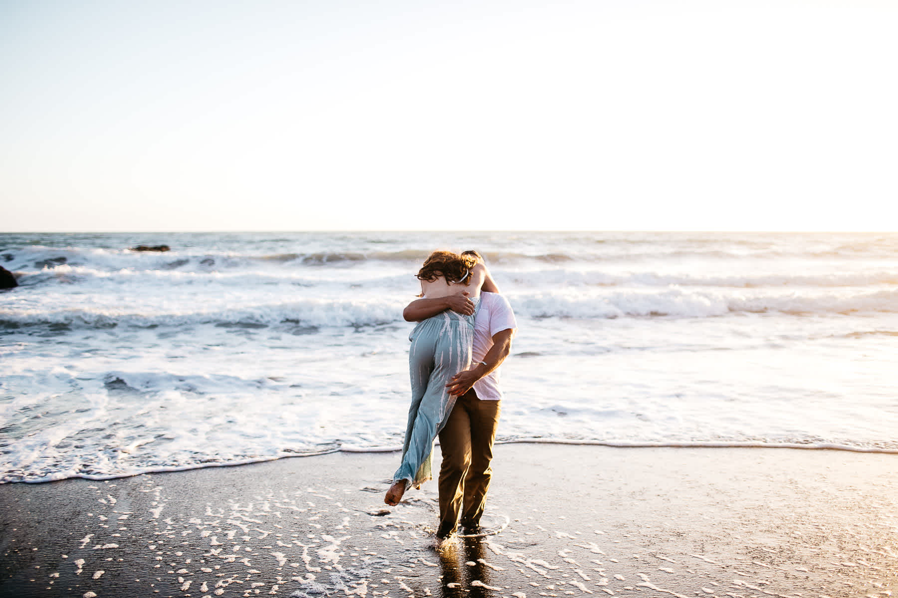 marin-headlands-rodeo-beach-lifestyle-laughter-engagement-session-39