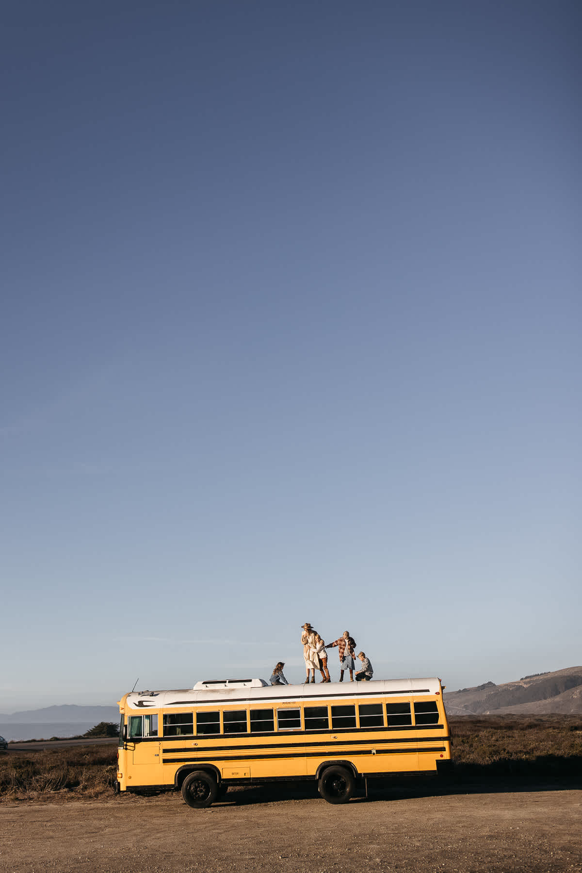 pescadero-beach-school-bus-lifestyle-sunset-family-session-2
