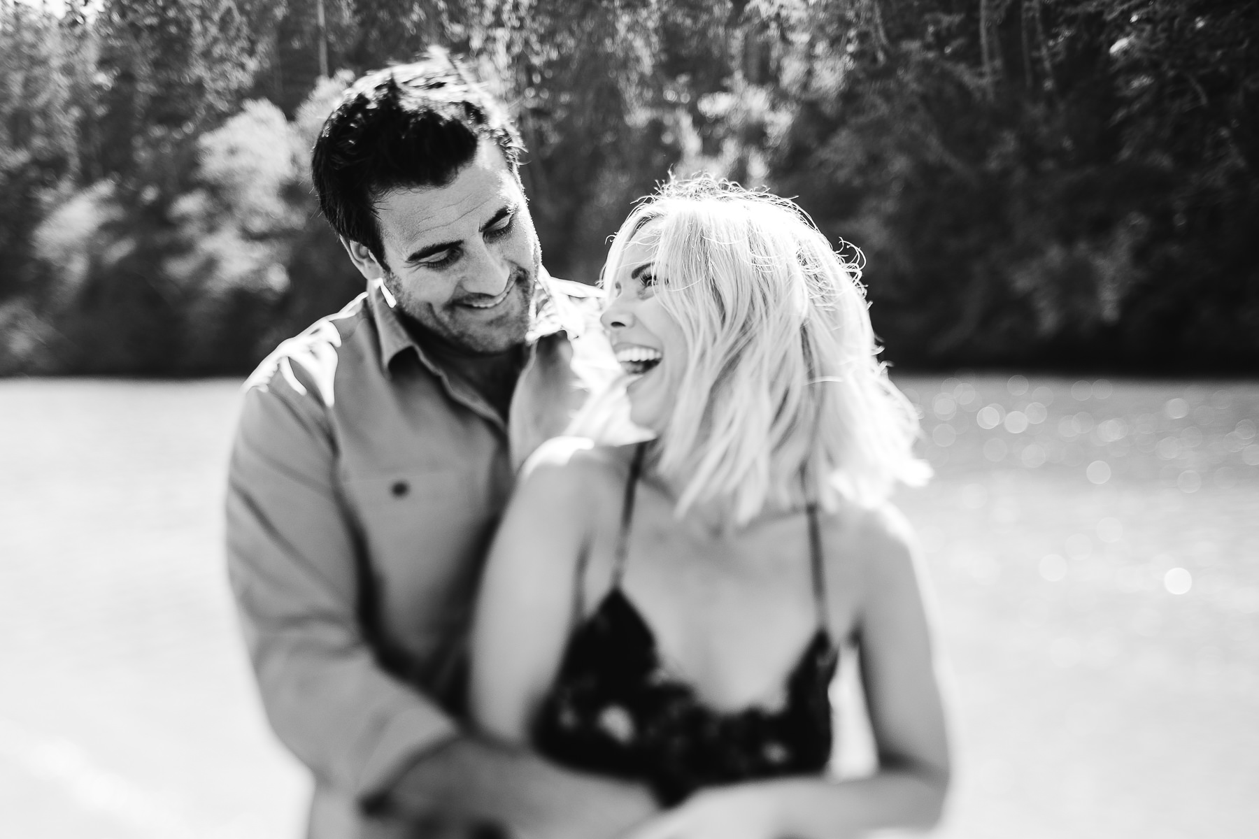 mendocino-grove-ca-glamping-waterside-anniversary-session-golden-retriever-34