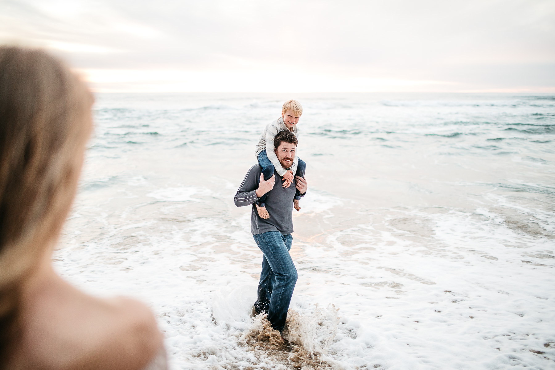 half-moon-bay-ca-sunset-family-lifestyle-session-golden-light-33