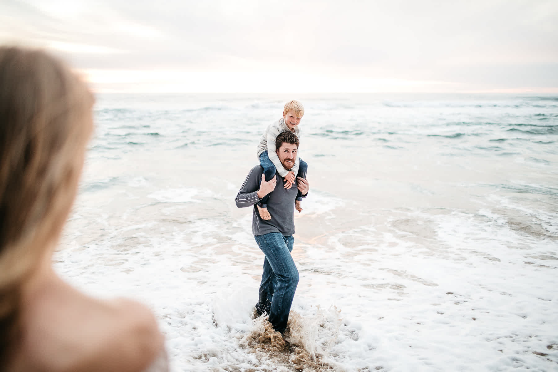 half-moon-bay-ca-sunset-family-lifestyle-session-golden-light-33