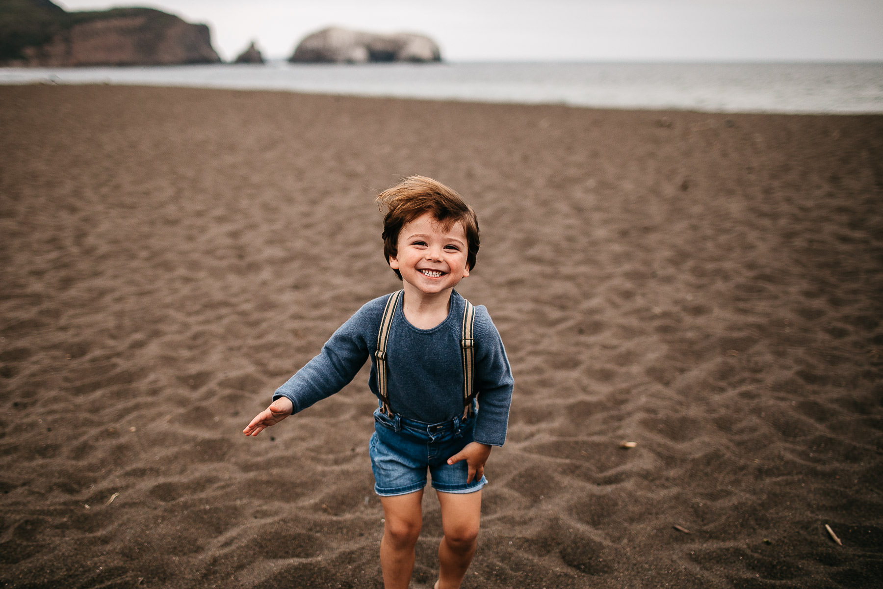 rode-beach-summer-gloomy-family-session-2