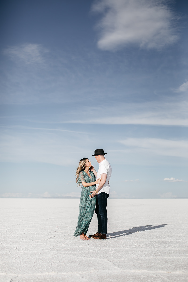 salt-lake-city-utah-salt-flats-lifestyle-maternity-session-18