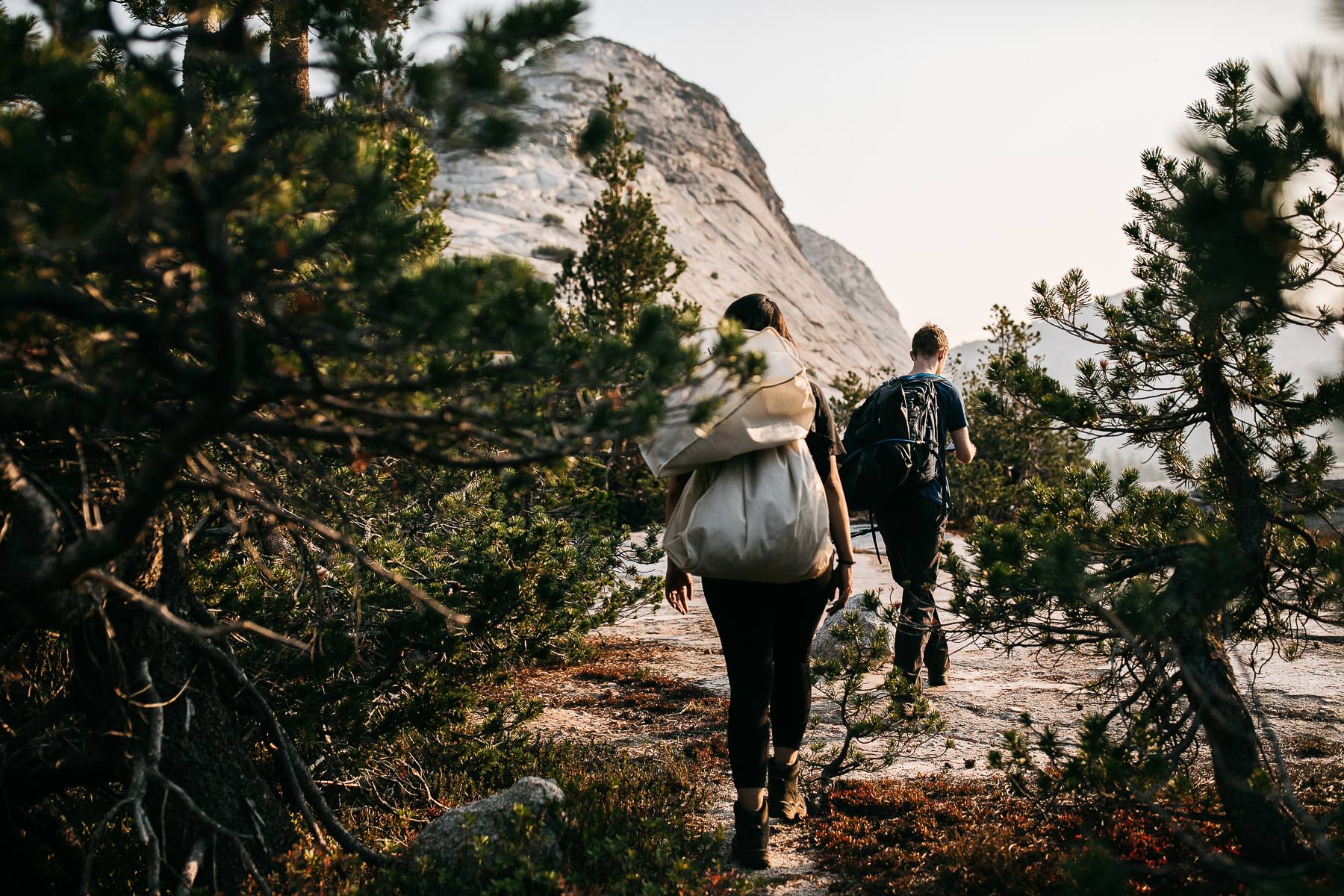 yosemite-cathedral-lake-hiking-sunset-elopement-41