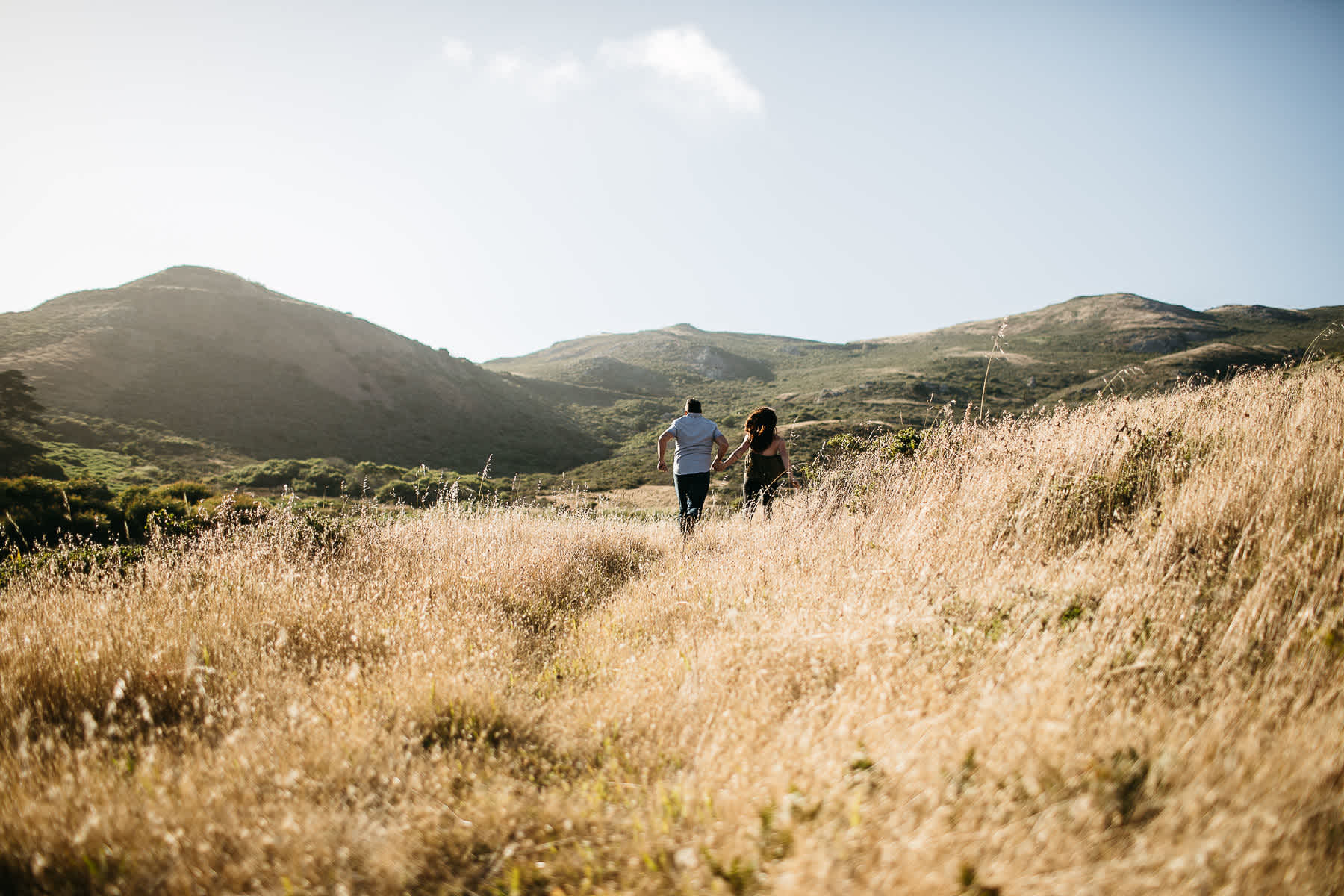 marin-headlands-rodeo-beach-lifestyle-laughter-engagement-session-6
