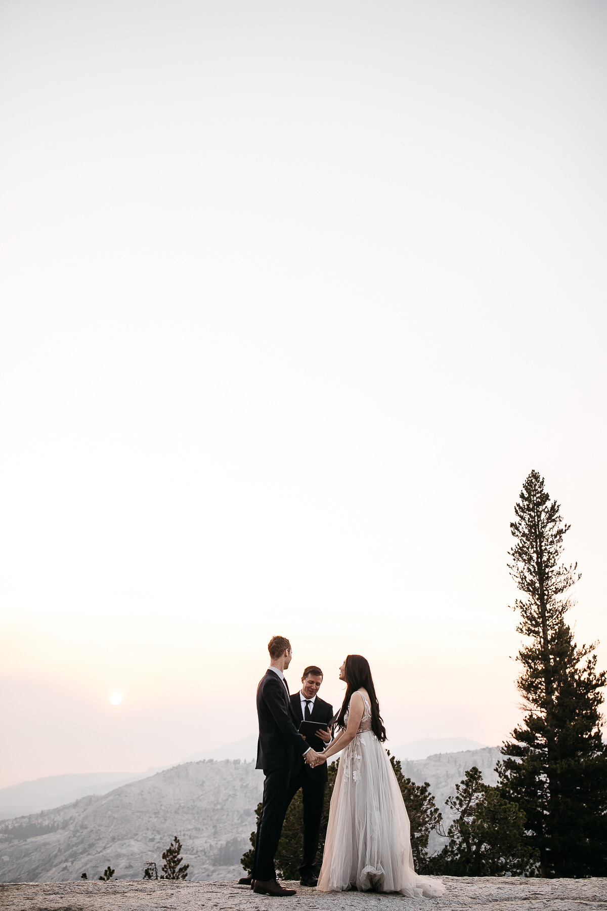 yosemite-cathedral-lake-hiking-sunset-elopement-62