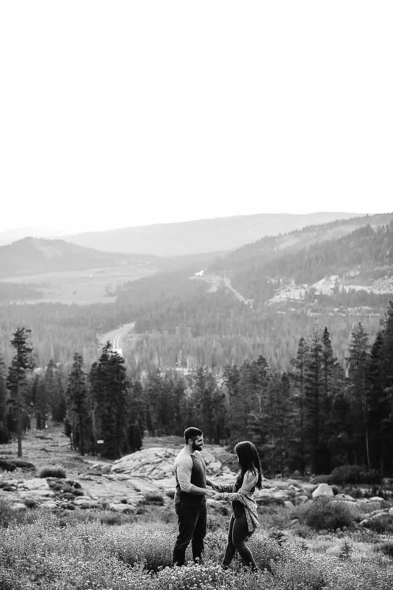lake-tahoe-forest-donner-sunset-couple-session-12