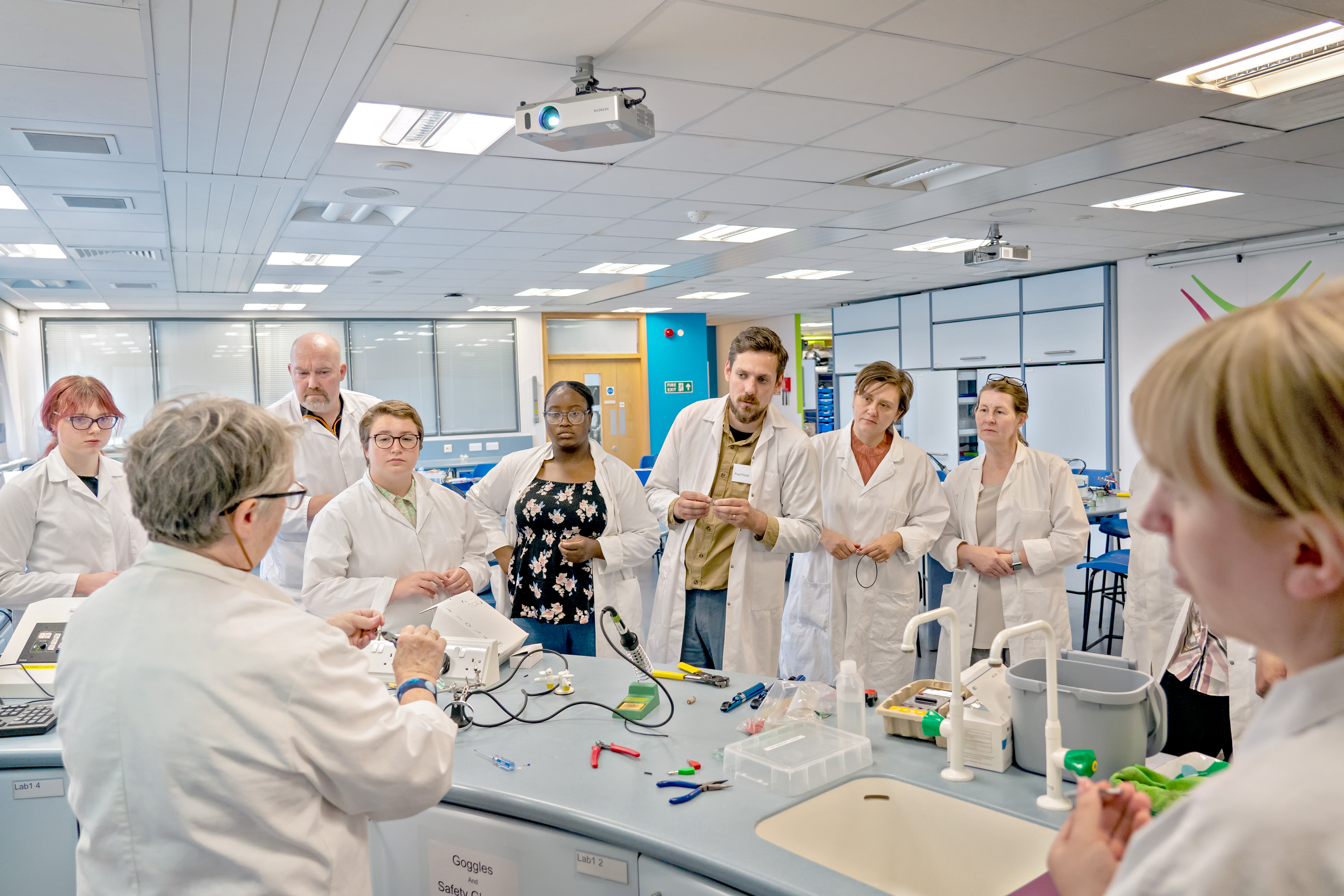 Science Lab Sikkerhetstegneserie Skretas Lab | LinkedIn