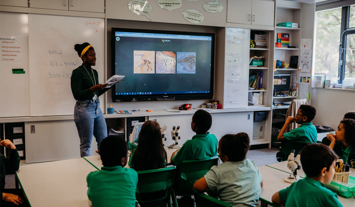 Teacher teaching a science lesson.