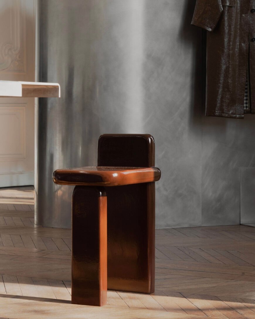 01LacqueredStool-870x1248 01LacqueredStool-870x1248