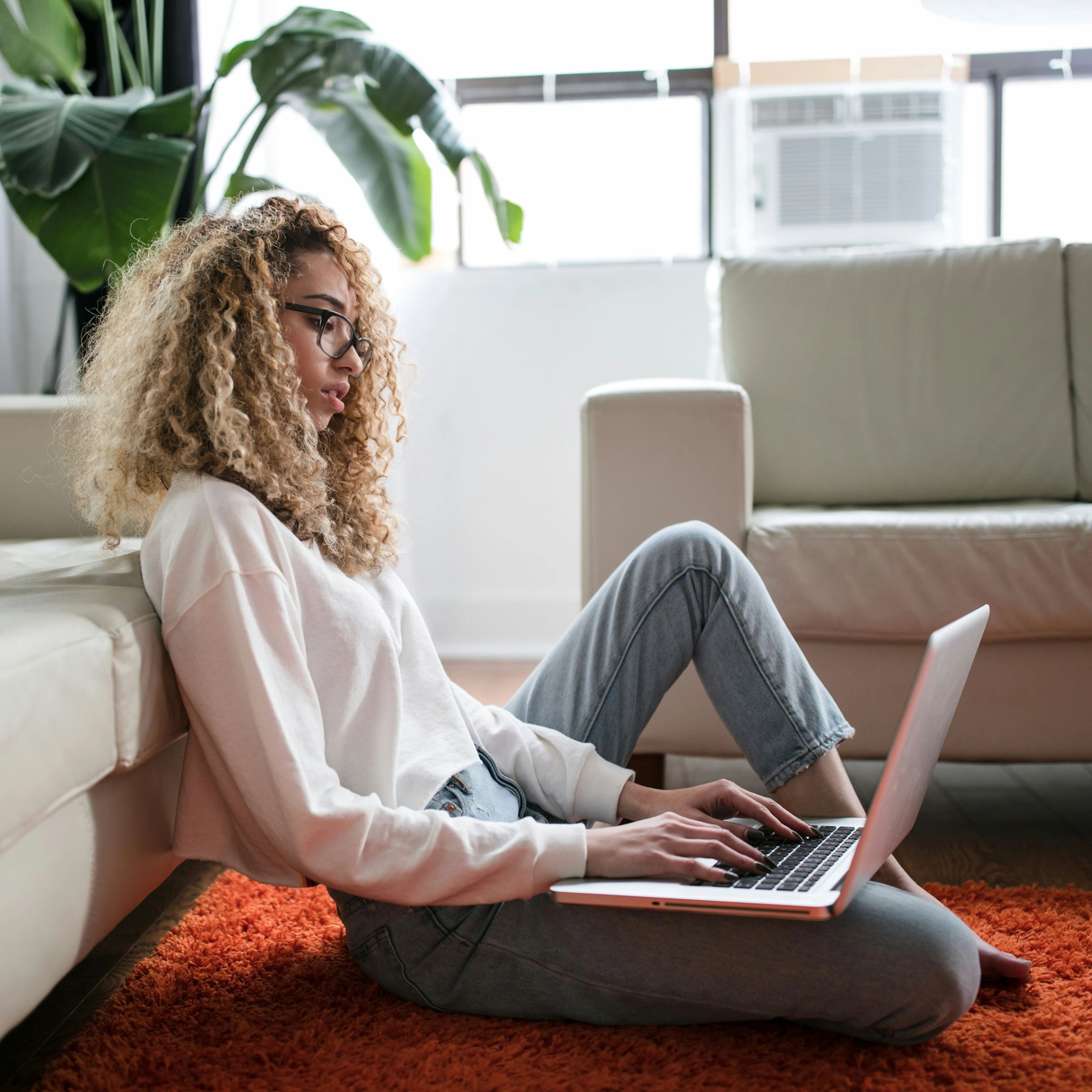 Woman using a laptpop