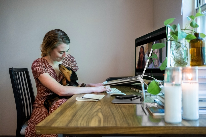 17 Benefits for Employees Working From Home (Plus Tips)