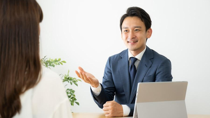 人事担当者と求人応募者のイメージ画像