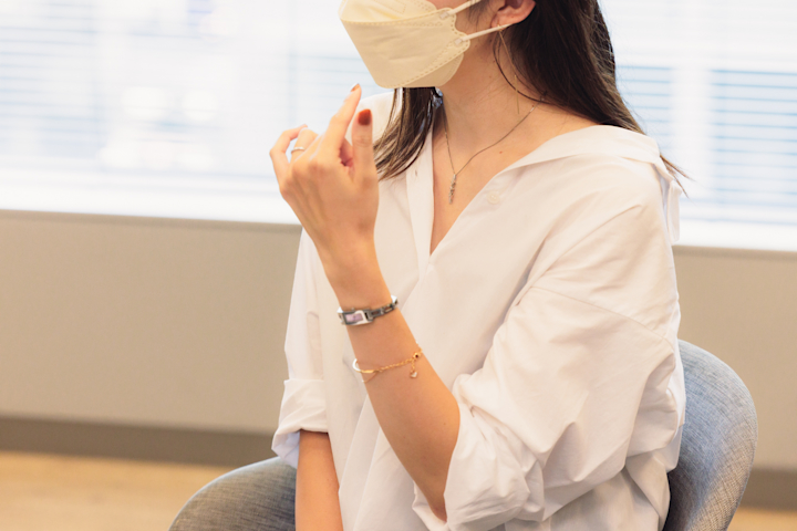 佐々木さんが悩みを話す様子の画像