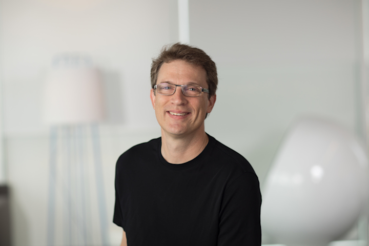 Wat Is Een Adjunct Directeur