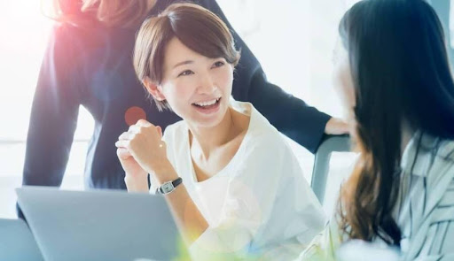 コミュニケーション能力とは 高い人の特徴と鍛え方を解説 メラビアンの法則 Indeed インディード コミュニケーション能力とは 高い人の特徴と鍛え方を解説 メラビアンの法則 Indeed インディード