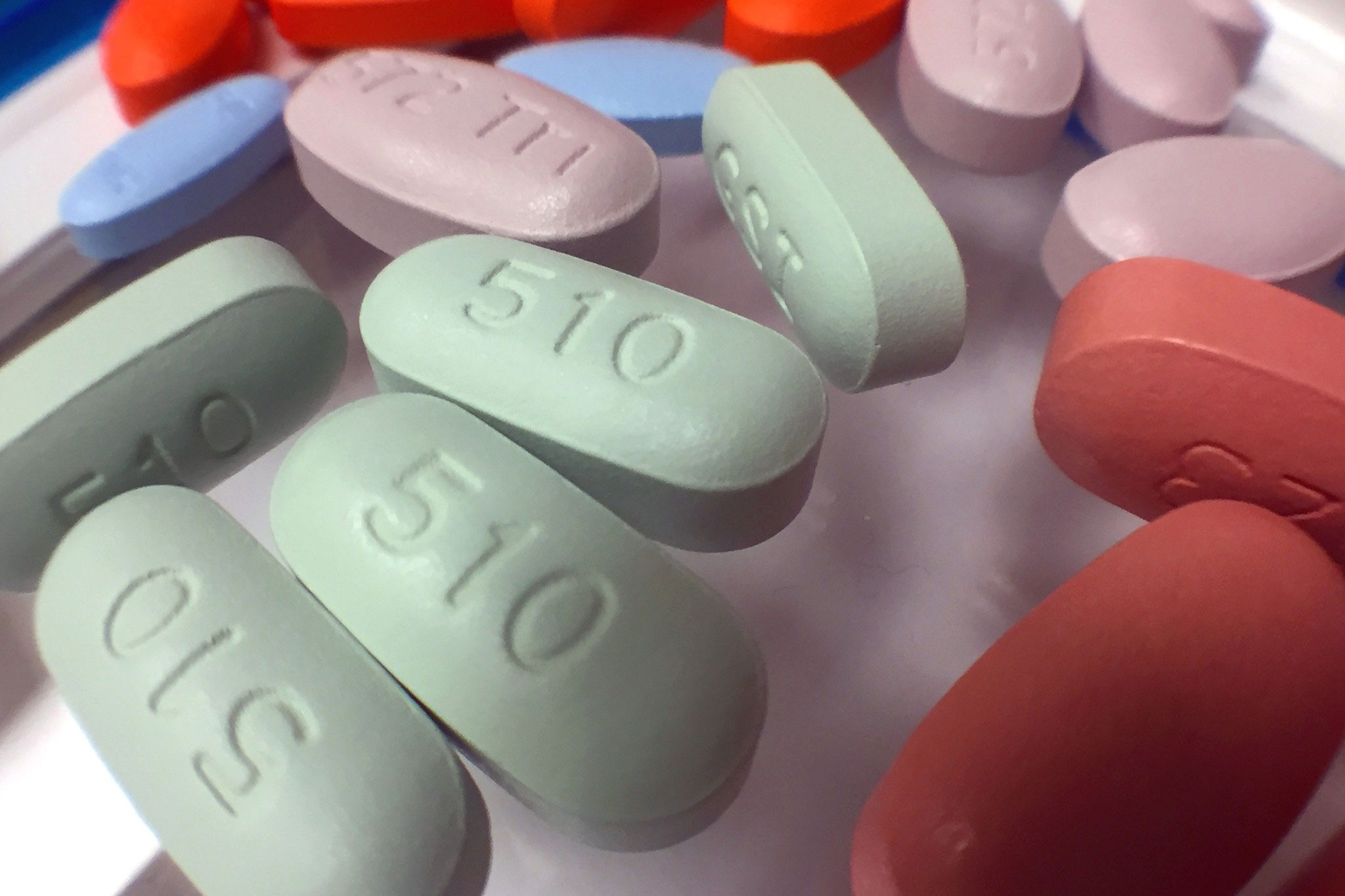 HIV Medications (Antiretrovirals): How They Work, Side Effects ...