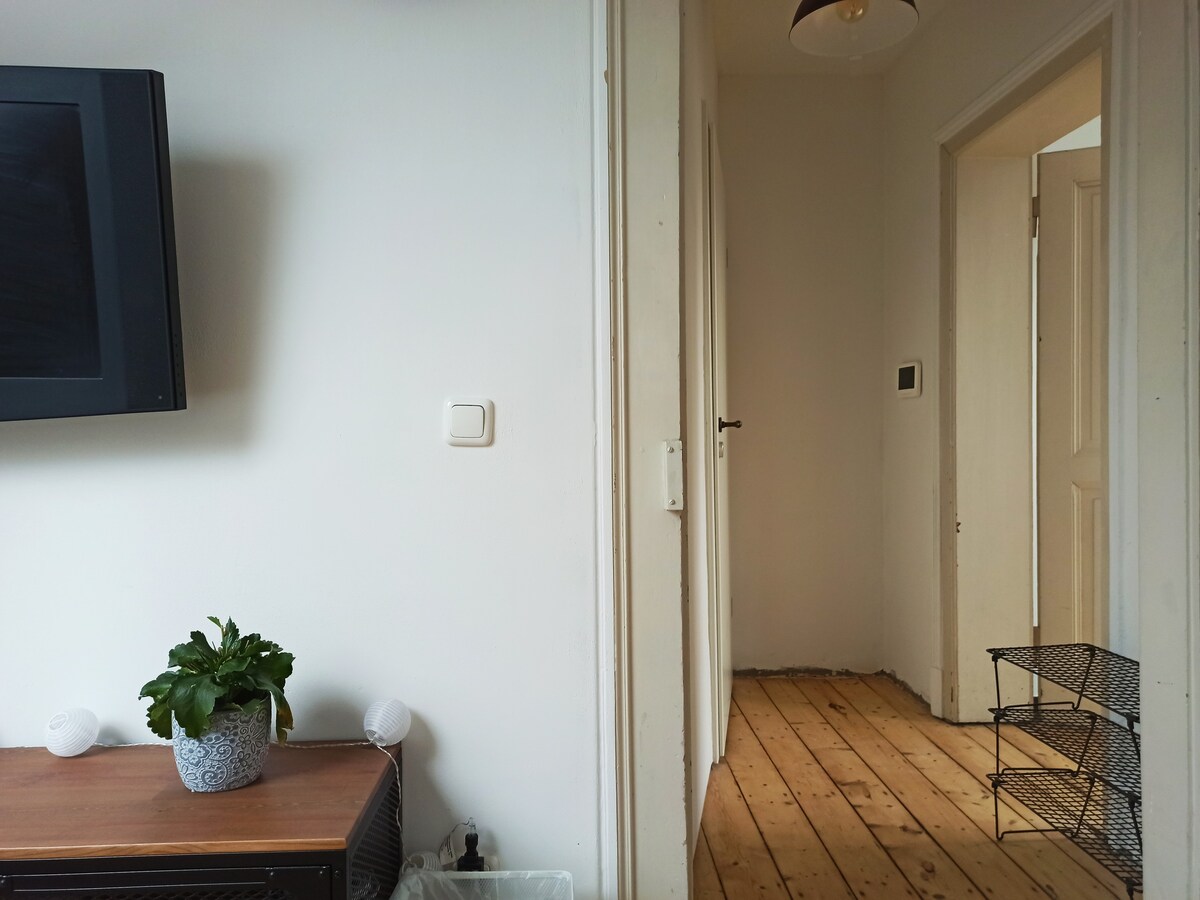 Wohnzimmer mit Blick in den Flur