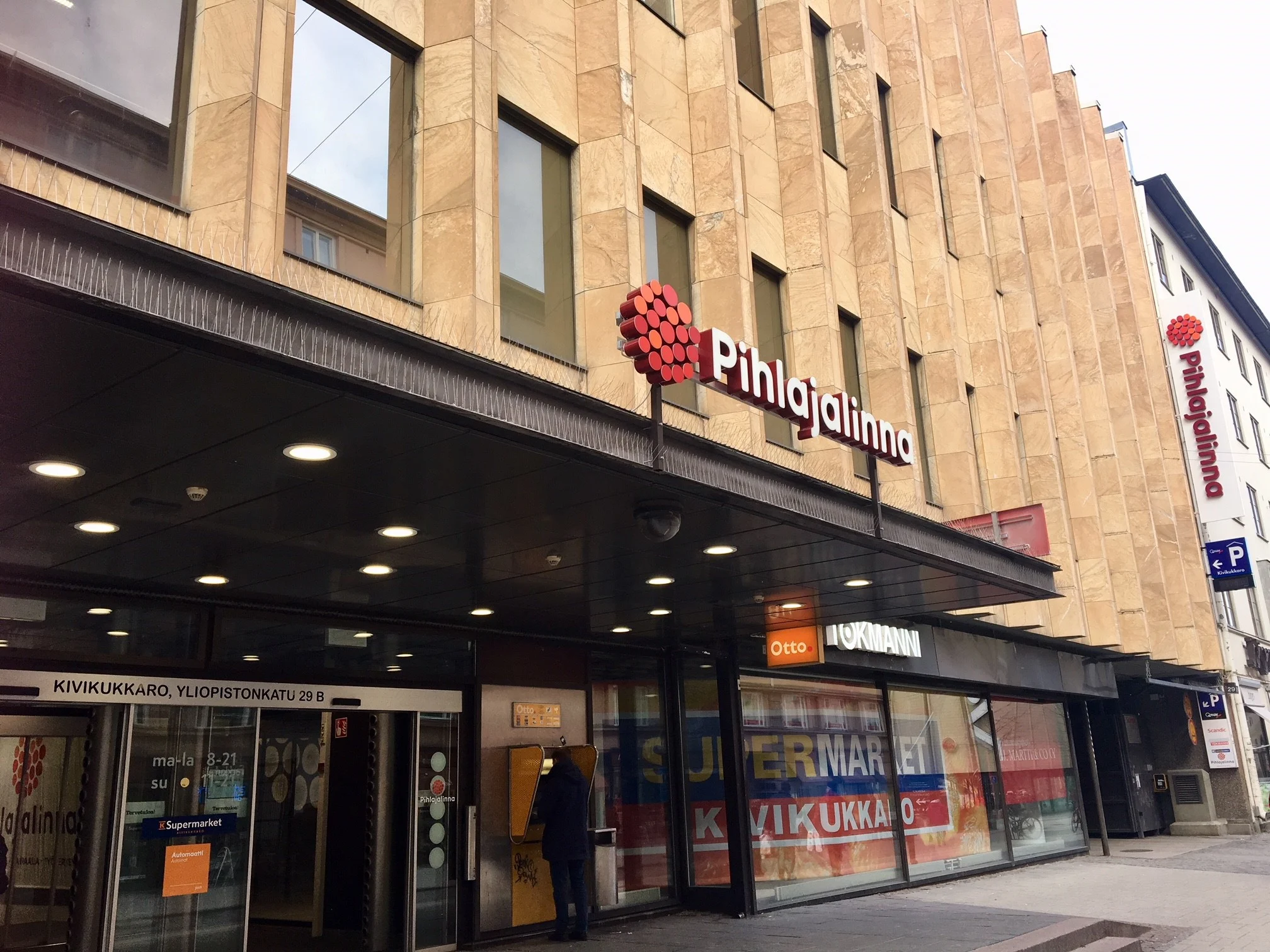 Ulkokuva Pihlajalinnan toimipisteestä Turun keskustassa.