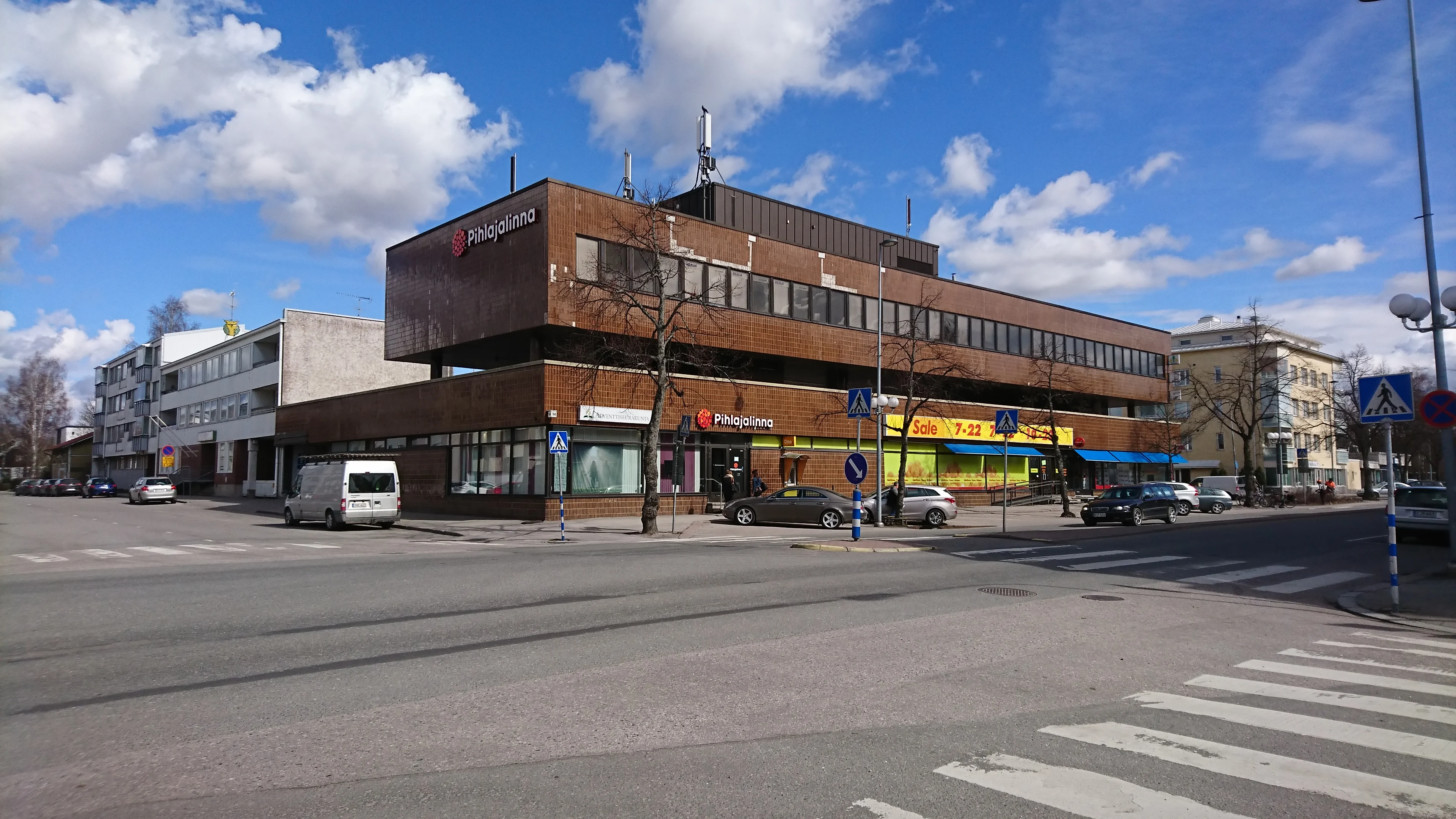 Pihlajalinnan Salon toimipisteen julkisivu.
