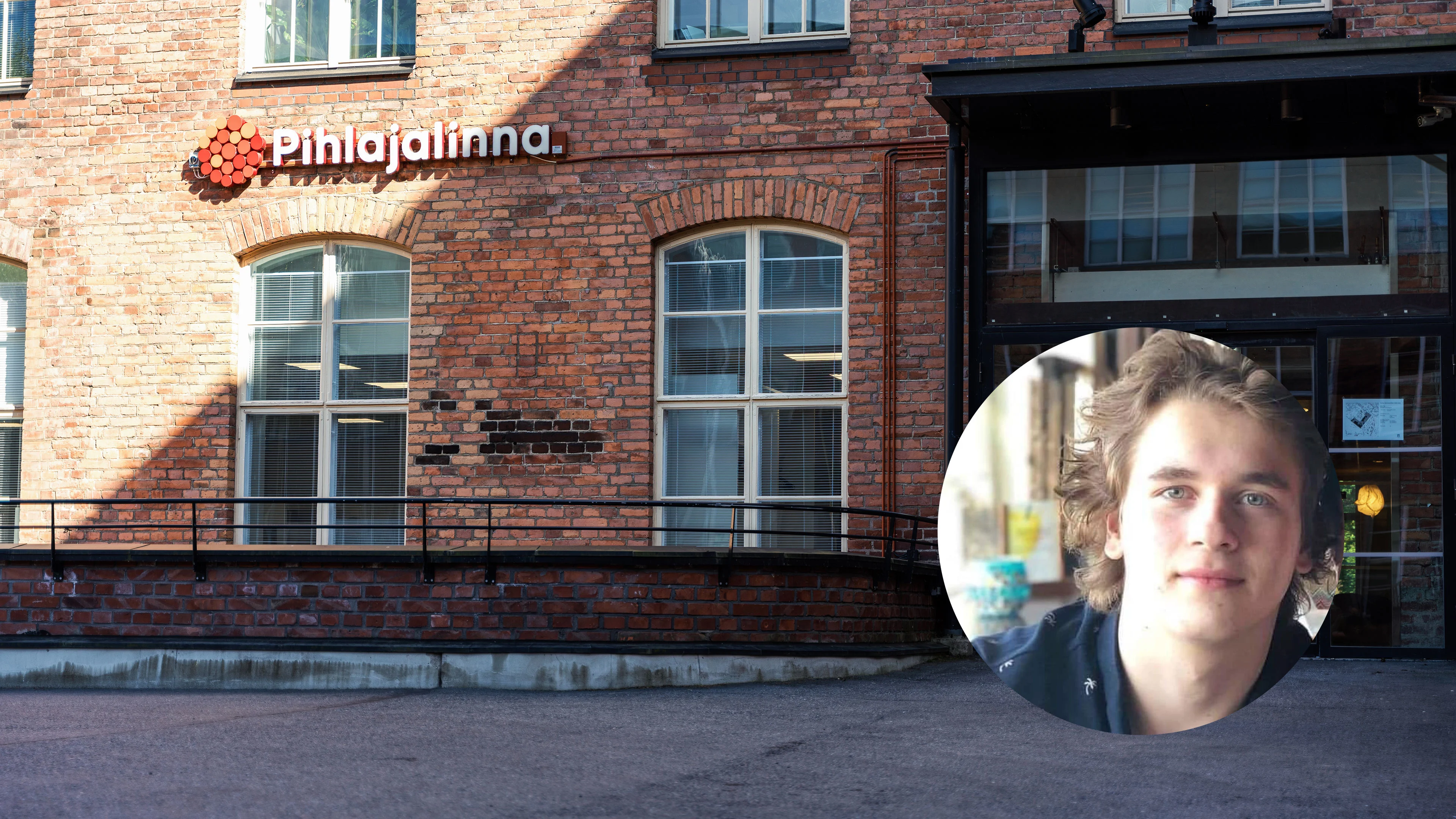 Pihlajalinnan tiilirakennus, jossa on yrityksen logo. Oikeassa alakulmassa ympyrän muotoisessa kehyksessä nuoren miehen kasvokuva.