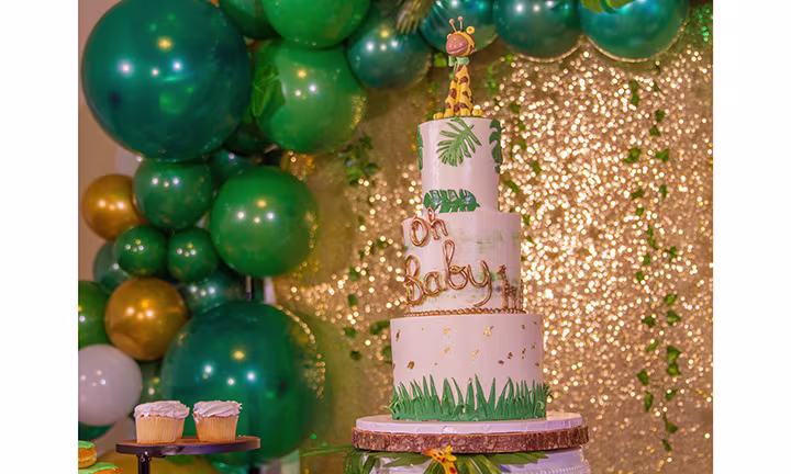 Jungle giraffe baby shower cake
