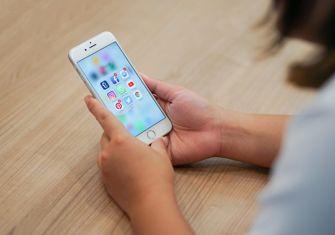 Social Media Validation: How Likes and Hearts Affect Kids